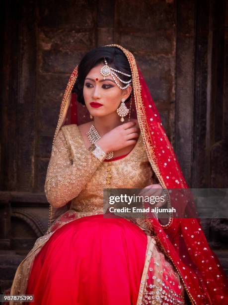 nepalese model in patan durbar square, nepal - piazza durbar kathmandu stock-fotos und bilder