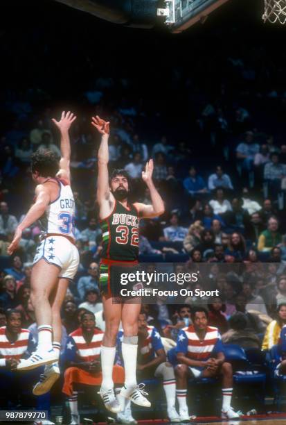Brian Winters of the Milwaukee Bucks shoots over Kevin Grevey of the Washington Bullets during an NBA basketball game circa 1980 at the Capital...