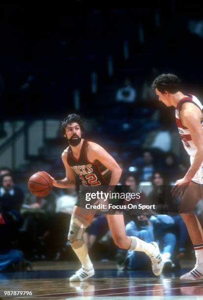 Brian Winters of the Milwaukee Bucks dribbles the ball against the Washington Bullets during an NBA basketball game circa 1980 at the Capital Centre...