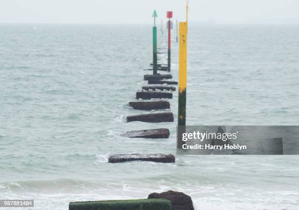 groyne in southsea - southsea 個照片及圖片檔