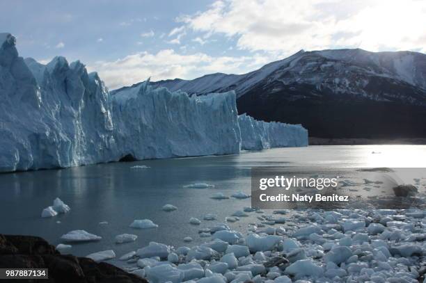 silencio en el hielo - hielo stock pictures, royalty-free photos & images