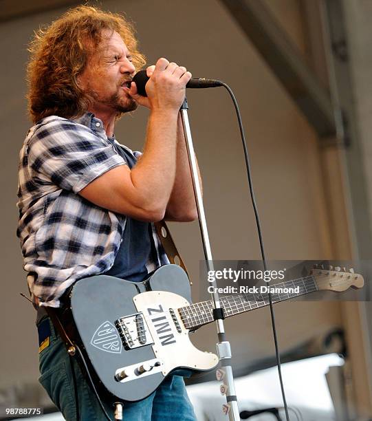 Pearl Jam's Jazz Fest Performance Broadcast LIVE to Military in Iraq. Pearl Jam's Eddie Vedder performs at the 2010 New Orleans Jazz & Heritage...