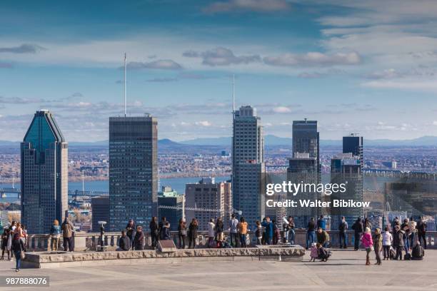 quebec, montreal, elevated city skyline from mount royal - mont royal photos et images de collection