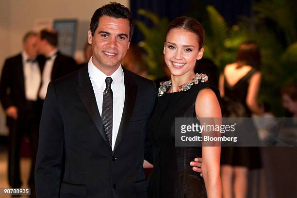 Actress Jessica Alba, right, arrives for the White House Correspondents' Association dinner in Washington, D.C., U.S., on Saturday, May 1, 2010. The...