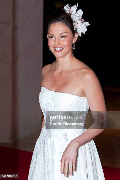 Actress Ashley Judd arrives for the White House Correspondents' Association dinner in Washington, D.C., U.S., on Saturday, May 1, 2010. The dinner...