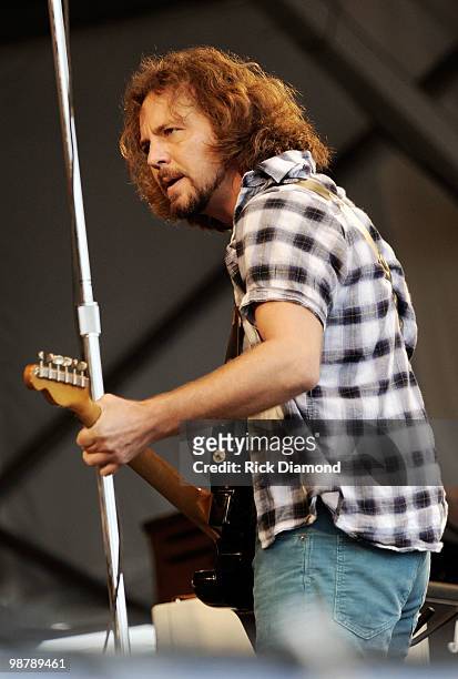 Pearl Jam's Jazz Fest Performance Broadcast LIVE to Military in Iraq. Pearl Jam's Eddie Vedder performs at the 2010 New Orleans Jazz & Heritage...