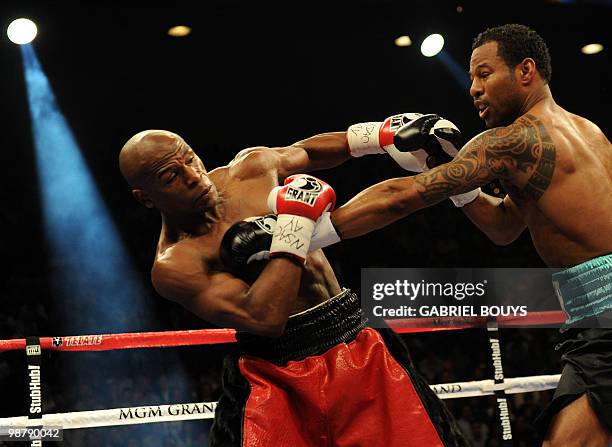 Floyd Mayweather punches Shane Mosley during their welterweight bout at the MGM Grand Hotel/Casino on Mai 1, 2010 in Las Vegas, Nevada. Floyd...