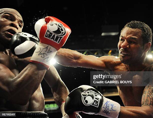 Floyd Mayweather exchanges punches with Shane Mosley during their welterweight bout at the MGM Grand Hotel/Casino on Mai 1, 2010 in Las Vegas,...