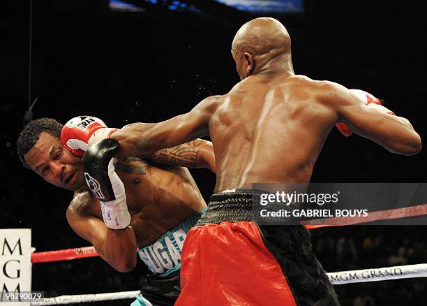 Floyd Mayweather punches Shane Mosley during their welterweight bout at the MGM Grand Hotel/Casino on Mai 1, 2010 in Las Vegas, Nevada. Floyd...