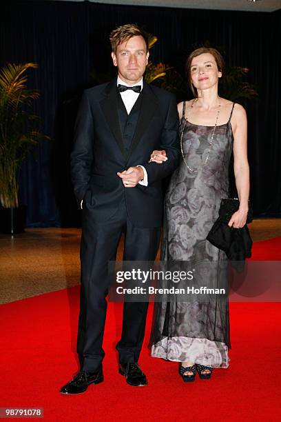 Actor Ewan McGregor and wife Eve Mavrakis arrive at the White House Correspondents' Association dinner on May 1, 2010 in Washington, DC. The annual...