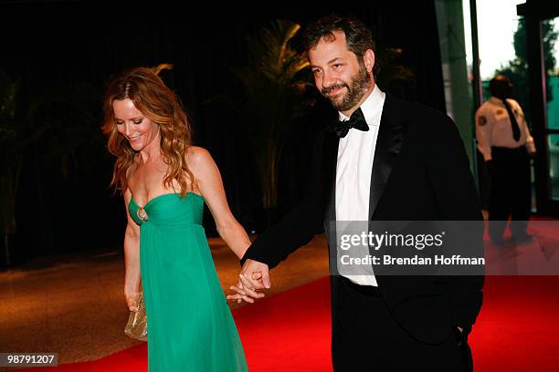 Director Judd Apatow and his wife, actress Leslie Mann, arrive at the White House Correspondents' Association dinner on May 1, 2010 in Washington,...