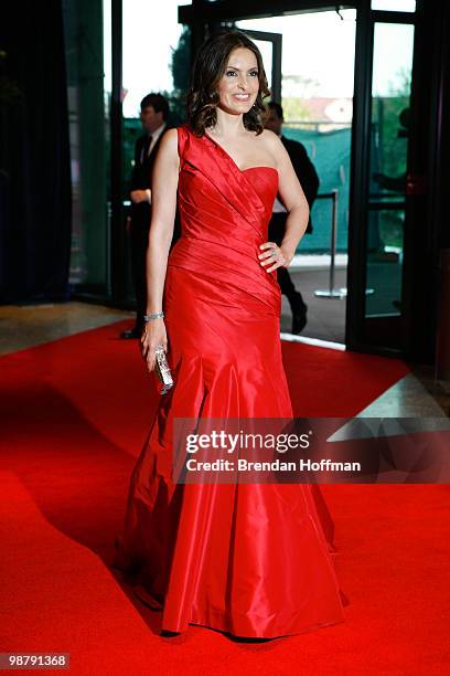 Actress Mariska Hargitay arrives at the White House Correspondents' Association dinner on May 1, 2010 in Washington, DC. The annual dinner featured...
