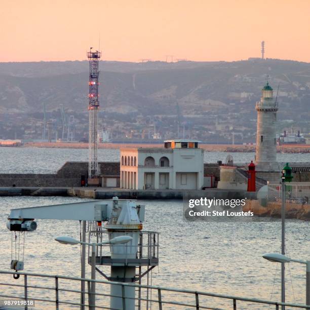 marseille - port industriel - industriel stockfoto's en -beelden