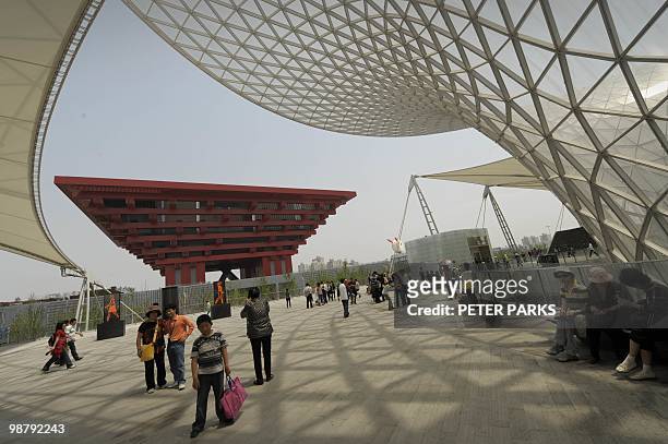 Visitors wait under the shade on the second day of the World Expo 2010 in Shanghai on May 2, 2010. Thousands of people flooded into Shanghai's World...