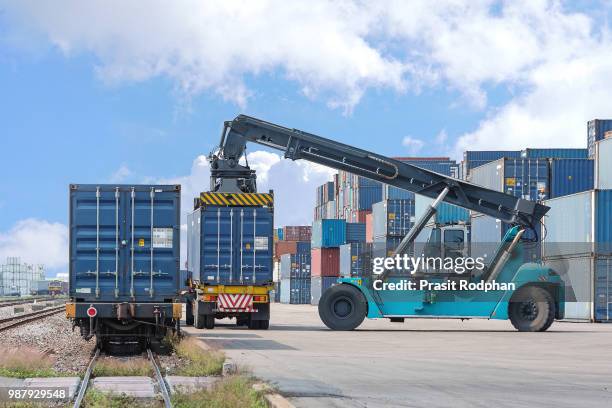 Container Loading Godone 3,133 Container Handling Stock Photos, High-Res Pictures, and Images ...