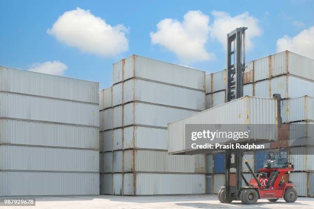 Handling Loading Box Vehicle Handling Photos and Premium High Res Pictures - Getty Images