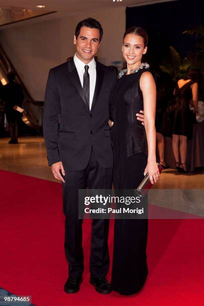 Cash Warren and Jessica Alba arrive at the 2010 White House Correspondents' Association Dinner at the Washington Hilton on May 1, 2010 in Washington,...