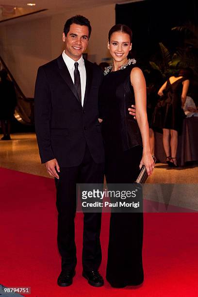 Cash Warren and Jessica Alba arrive at the 2010 White House Correspondents' Association Dinner at the Washington Hilton on May 1, 2010 in Washington,...