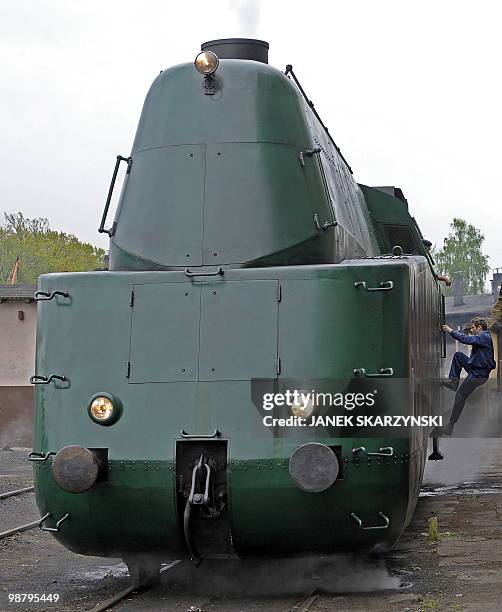 Man Train Engine 3,911 The Railway Man Photos Stock Photos, High-Res Pictures, and ...