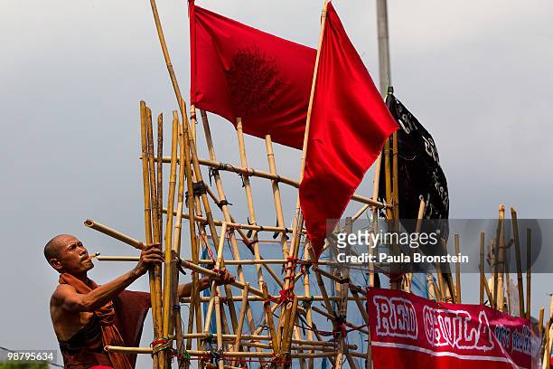 Monk helps anti-government protesters "Red shirt" shift their barricade to allow access to Chulalongkorn Hospital May 2, 2010 in Bangkok, Thailand in...