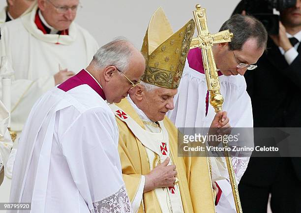 Pope Benedict XVI arrives to celebrate a Holy Mass in Piazza San Carlo on May 2, 2010 in Turin, Italy. Later in the day Pope Benedict XVI will meet...