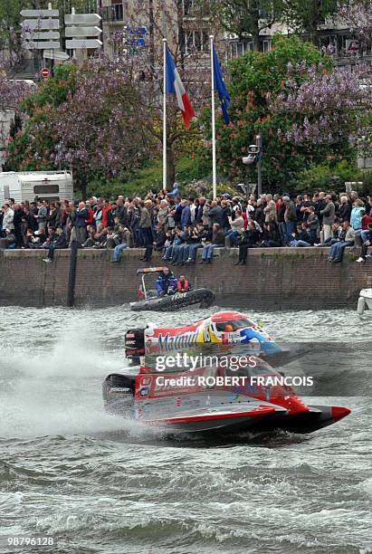 Competitors take the start of the 47th edition of Rouen's 24 hours powerboating race on May 2, 2010 on the river Seine. The race has been canceled...
