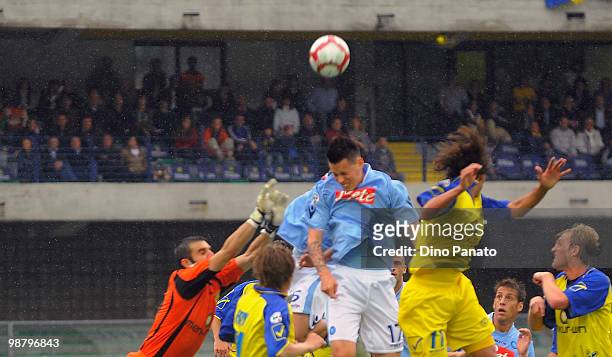Stefano Sorrentino goal kepeer of Chievo and Marek Hamsik of Napoli in action during the Serie A match between Chievo and Napoli at Stadio...