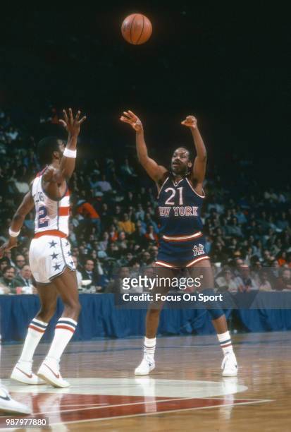 Campy Russell of the New York Knicks passes the ball against the Washington Bullets during an NBA basketball game circa 1981 at the Capital Centre in...