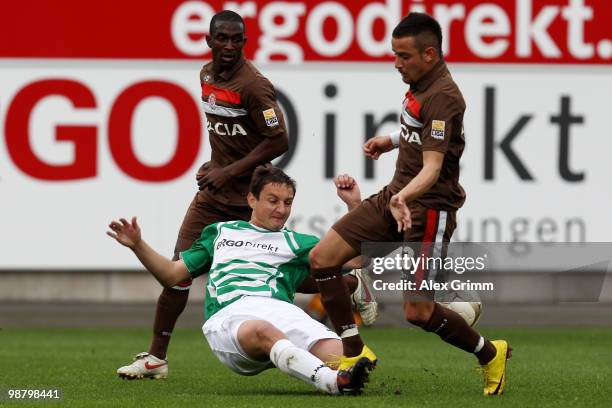 Deniz Naki of St. Pauli is challenged by Asen Karaslavov of Greuther Fuerth during the Second Bundesliga match between SpVgg Greuther Fuerth and FC...