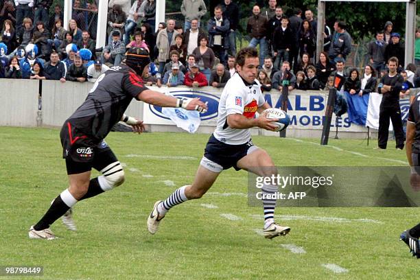 Agen's wing Romain Edmond Samuel runs with the ball during the French ProD2 rugby union match Agen vs. Lou on May 2, 2010 at Armandie Stadium in Agen...