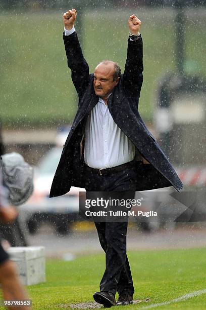 Delio Rossi coach of Palermo celebrates after winning the Serie A match between Siena and Palermo at Stadio Artemio Franchi on May 2, 2010 in Siena,...
