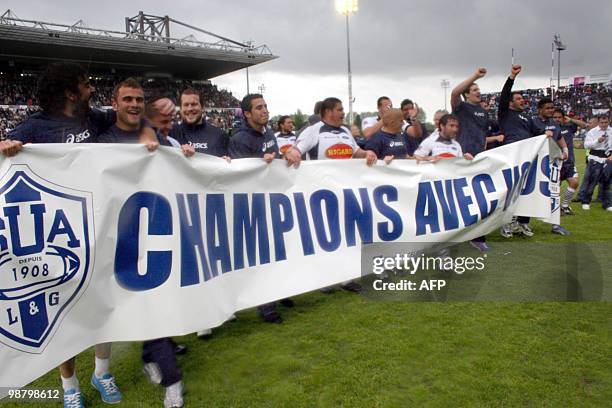 Agen's players celebrate at the end of the French ProD2 rugby union match Agen vs. Lyon on May 2, 2010 at Armandie Stadium in Agen southwestern...