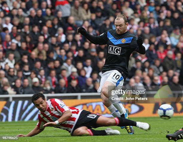 Wayne Rooney of Manchester United clashes with Kieran Richardson of Sunderland during the Barclays Premier League match between Sunderland and...