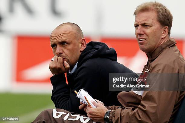 Head coach Holger Stanislawski of St. Pauli and assistant coach Andre Trulsen react during the Second Bundesliga match between SpVgg Greuther Fuerth...