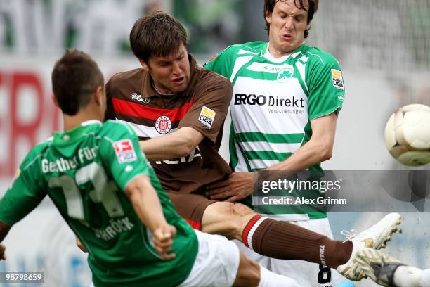 Florian Bruns of St. Pauli is challenged by Stephan Schroeck and Stephan Fuerstner of Greuther Fuerth during the Second Bundesliga match between...