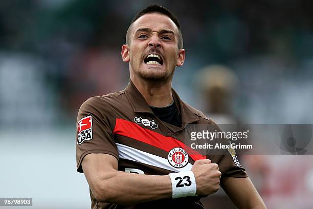 Deniz Naki of St. Pauli celebrates his team's first goal during the Second Bundesliga match between SpVgg Greuther Fuerth and FC St. Pauli at the...