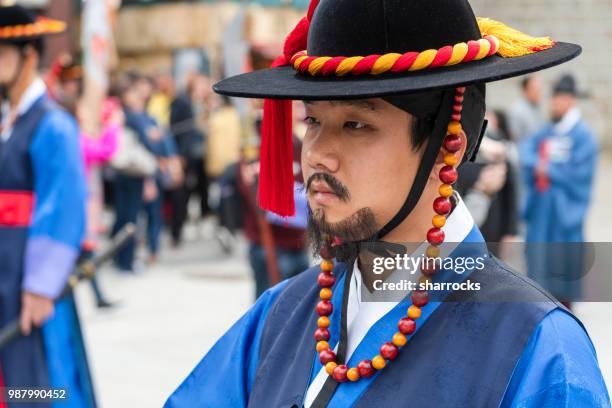 deoksugung palace royal guard föränderliga ceremoni - deoksugung palace bildbanksfoton och bilder