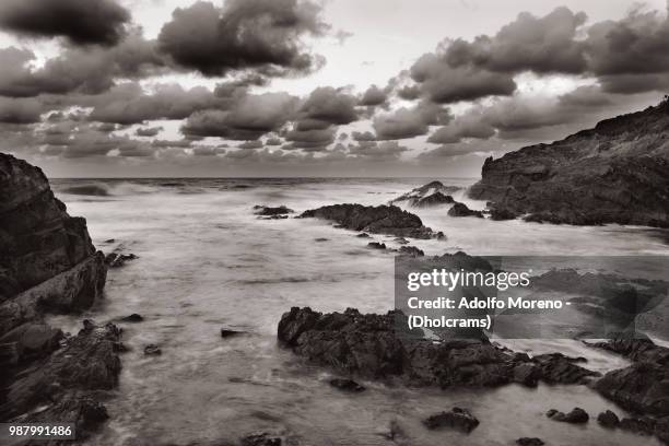 nubes de tormenta - cielo nubes foto e immagini stock