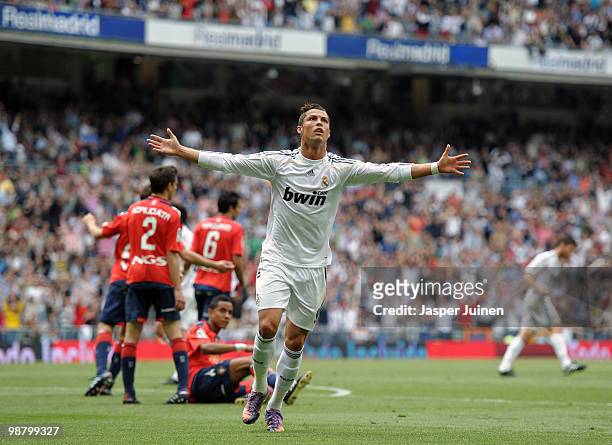 Cristiano Ronaldo of Real Madrid celebrates scoring his sides equalizing goal during the La Liga match between Real Madrid and Osasuna at the Estadio...