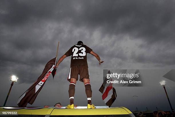 Deniz Naki of St. Pauli celebrates after winning the Second Bundesliga match between SpVgg Greuther Fuerth and FC St. Pauli at the Playmobil Stadium...