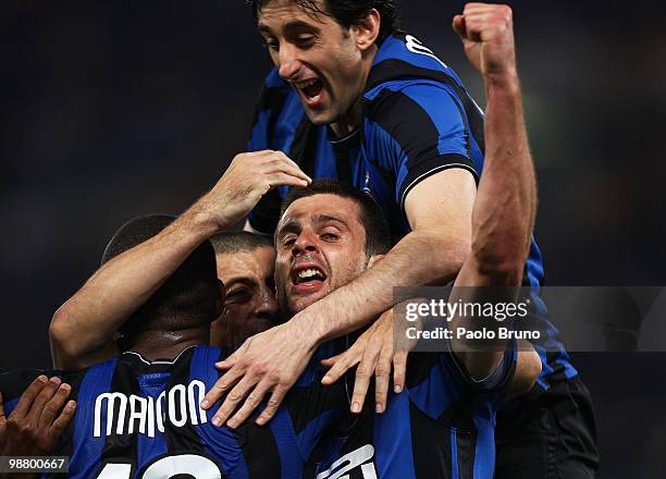 Thiago Motta with his teammates of FC Internazionale Milano celebrates after scoring the second goal during the Serie A match between SS Lazio and FC...