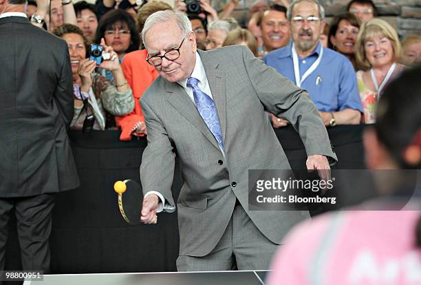 Warren Buffett, chief executive officer of Berkshire Hathaway, plays table tennis with Ariel Hsing, the number one U.S. Player under twenty, on the...