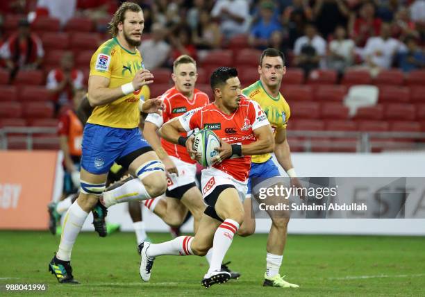 Akihito Yamada of Sunwolves runs with the ball during the Super Rugby match between Sunwolves and Bulls at the Singapore National Stadium on June 30,...