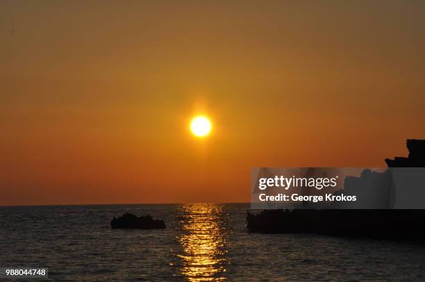 sunset in skyros - skyros stockfoto's en -beelden