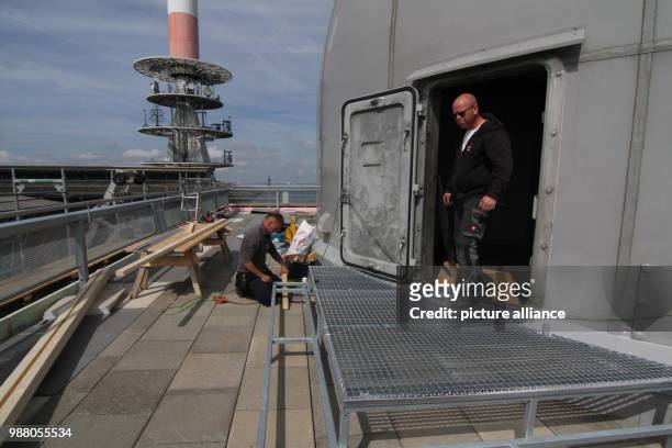 June 2018, Germany, Brocken: Workmen working on the viewing platform of the Brocken museum. After a lengthy reconstruction phase, part of the...