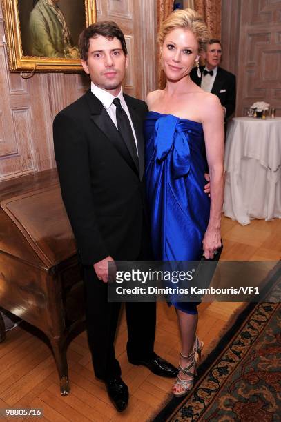 Scott Phillips and Julie Bowen attend the Bloomberg/Vanity Fair party following the 2010 White House Correspondents' Association Dinner at the...