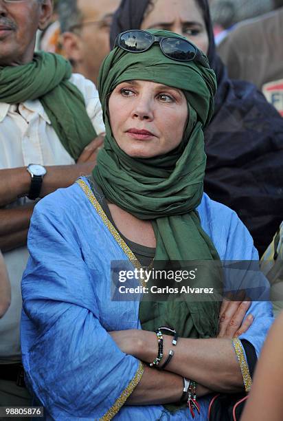 Spanish actress Victoria Abril visits Dajla's Saharan refugee camp during the 7th Sahara International Film Festival on May 2, 2010 in Dakhla,...