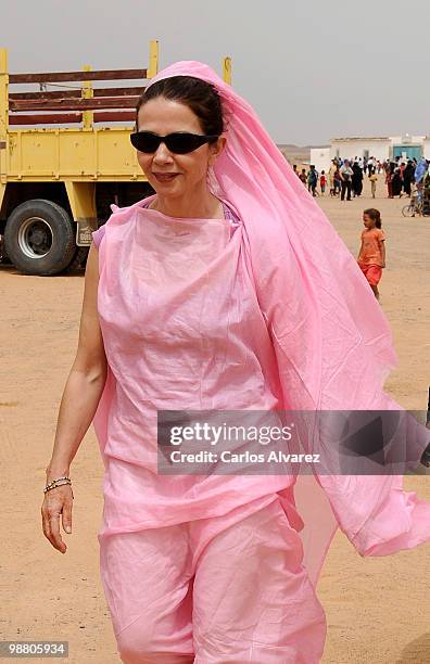 Spanish actress Victoria Abril visits Dajla's Saharan refugee camp during the 7th Sahara International Film Festival on May 2, 2010 in Dakhla,...