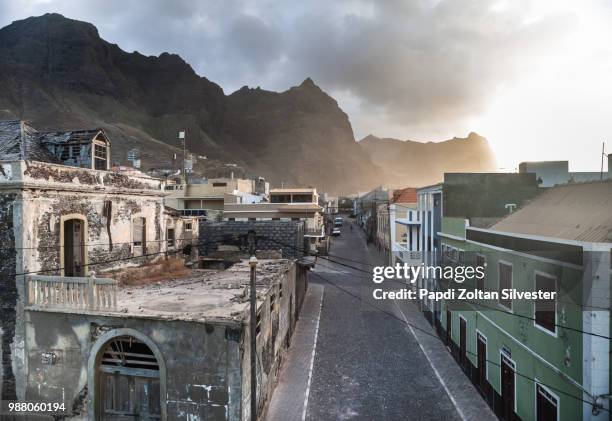 cape verde, cruzinha da garca. - cape verde stockfoto's en -beelden