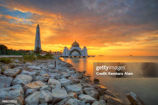 masjid selat melaka - masjid selat melaka stock pictures, royalty-free photos & images